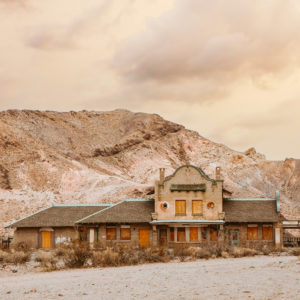 photo-farwest-desert-montagne-death-valley-usa-casino-abandone
