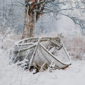 photo-bateau-hiver-barque-abandonnee-norvege-gel-paysage